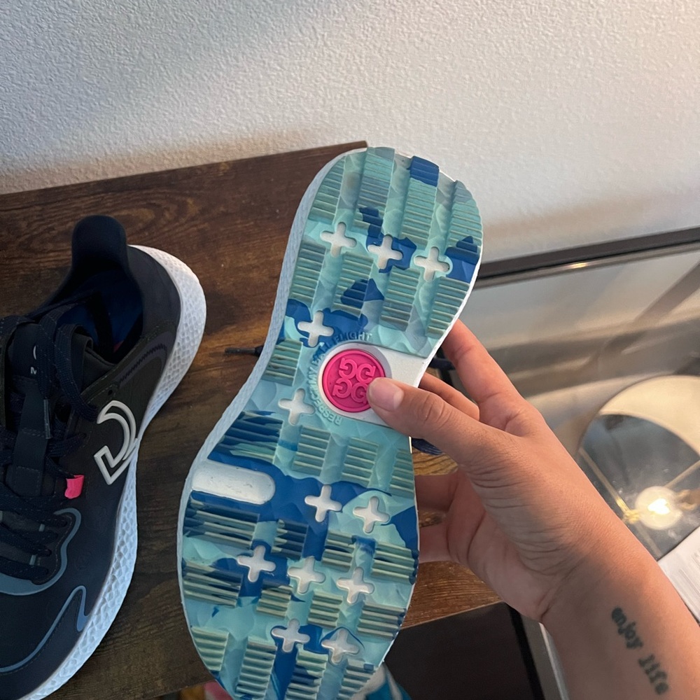 G/FORE Navy Sneakers with Pink Tabs and White Soles - Picture 6 of 8